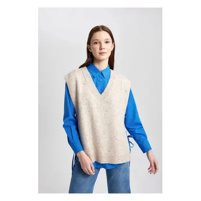 DEFACTO Regular Fit V-Neck Knitwear Sweater