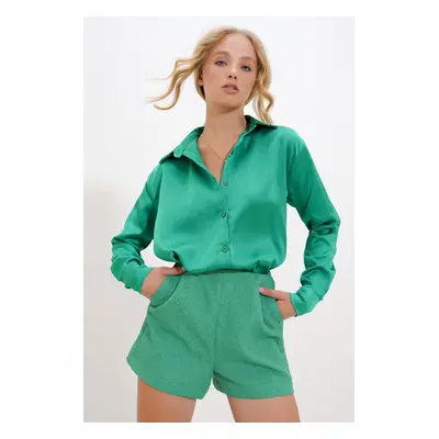 Trend Alaçatı Stili Women's Green Relaxed Cut Satin Woven Shirt