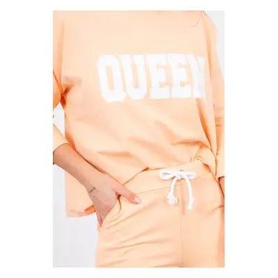 Set with peach queen print