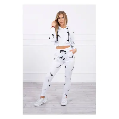 Set with printed white pistols