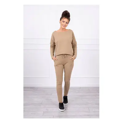 Set with oversized camel blouse