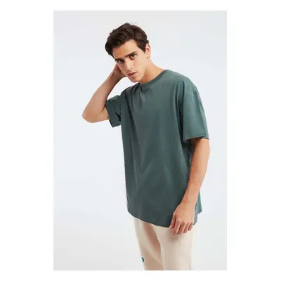 GRIMELANGE Jett Men's Oversize Fit 100% Organic Cotton Thick Textured Crew Neck Dark Green T-shi