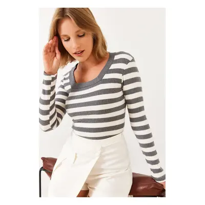 Bianco Lucci Women's Striped U Neck Raised T-Shirt