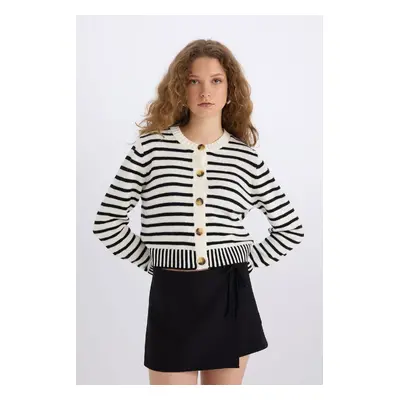 DEFACTO Coool Regular Fit Striped Crew Neck Buttoned Knitwear Cardigan