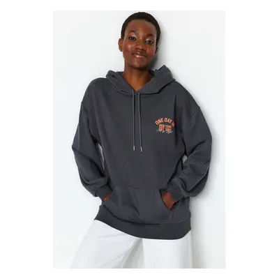 Trendyol Anthracite Motto Printed Oversize Hooded Thick Knitted Sweatshirt