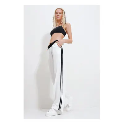 Trend Alaçatı Stili Women's White Elastic Waist Double Striped Tracksuit Bottoms