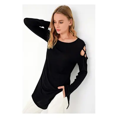 Trend Alaçatı Stili Women's Black Sleeve Window Viscon Blouse