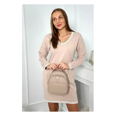 Dress with pockets and beige V-neckline