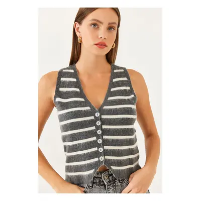 Bianco Lucci Women's Striped Knit Vest TY231005