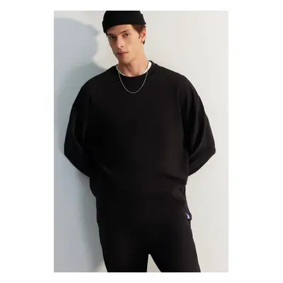 Trendyol Black Oversize/Wide Cut Limited Edition Textured Label Detailed Sweatshirt