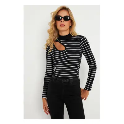 Cool & Sexy Women's Black-White Cross Neck Half Turtleneck Blouse B1404