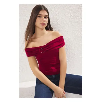 Trendyol Burgundy Carmen Collar Accessory Detailed Body-Fitting Stretchy Knitted Blouse