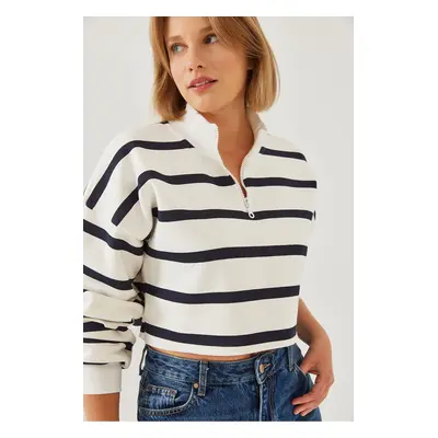 Bianco Lucci Women's Zippered Striped Crop Sweatshirt