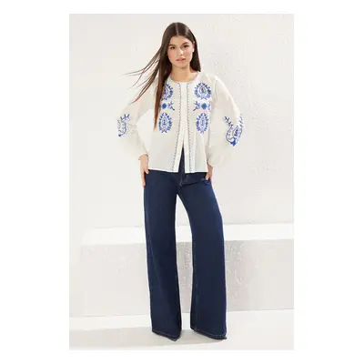 Trendyol White Embroidered Detailed Flame Fabric Regular Regular Pattern Woven Shirt