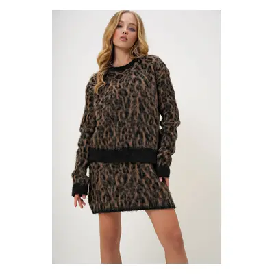 Trend Alaçatı Stili Women's Brown Crew Neck Leopard Print Soft Sweater and Skirt Suit