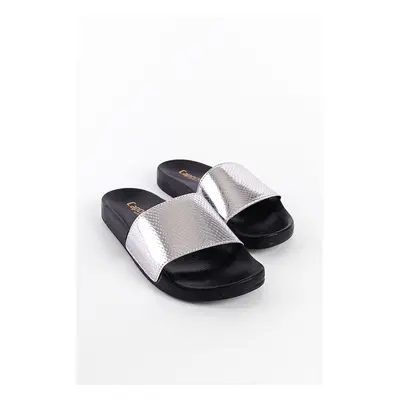 Capone Outfitters Women's Slippers