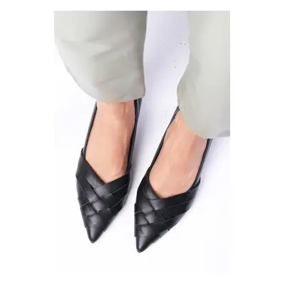 Mio Gusto Peyton Black Color Pointed Toe Women's Low Heel Shoes