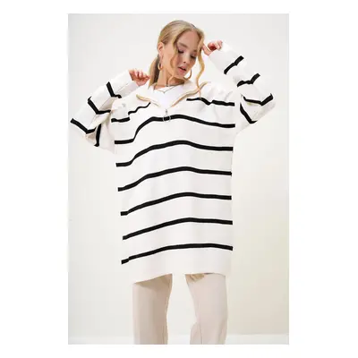 Trend Alaçatı Stili Women's Ecru Turtleneck Zipper Detail Striped Oversize Knitwear Sweater