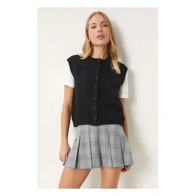 Happiness İstanbul Women's Black Crew Neck Buttoned Knit Vest