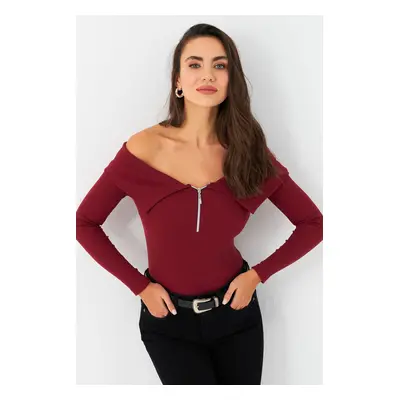 Cool & Sexy Women's Burgundy Zippered Madonna Collar Blouse