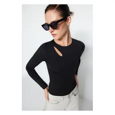 Trendyol Black Cut Out/Window Detailed Crew Neck Snaps Elastic Knitted Bodysuit