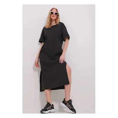 Trend Alaçatı Stili Women's Black Crew Neck Double Sleeve Slit Dress