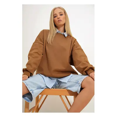 Trend Alaçatı Stili Women's Brown Crew Neck Thick Oversize Sweatshirt