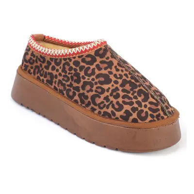 Capone Outfitters Thick Sole Round Toe Furry Leopard Women's Indoor Slippers