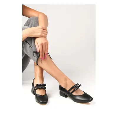 Mio Gusto Britney Black Color Blunt Toe Women's Low Heeled Shoes