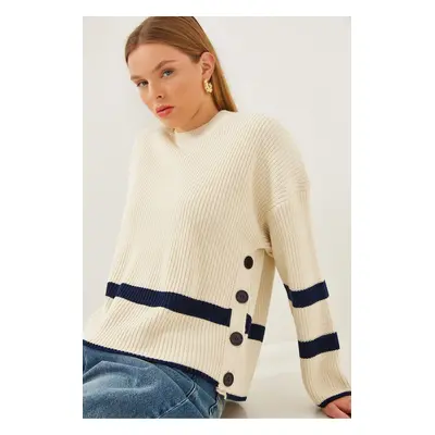 Bianco Lucci Women's Crew Neck Side Buttoned Knitwear Sweater