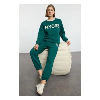 Trendyol Dark Green Slogan Printed Regular/Normal Pattern Elastic Leg Knitted Tracksuit