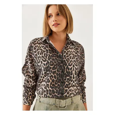 Bianco Lucci Women's Leopard Print Bat Sleeve Shirt