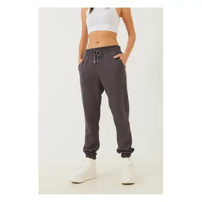 Bianco Lucci Women's Pocket Detailed Elastic Leg Sweatpants MBHS011