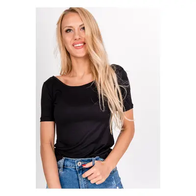 Monochrome women's T-shirt with neckline on the back - black