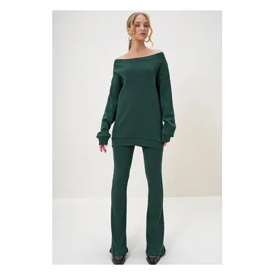 Trend Alaçatı Stili Women's Emerald Green Boat Neck Camisole Oversize Blouse and Bell-bottom Tro