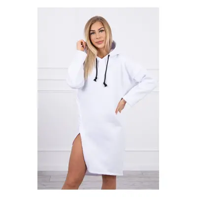 Dress with a hood and a slit on the side white