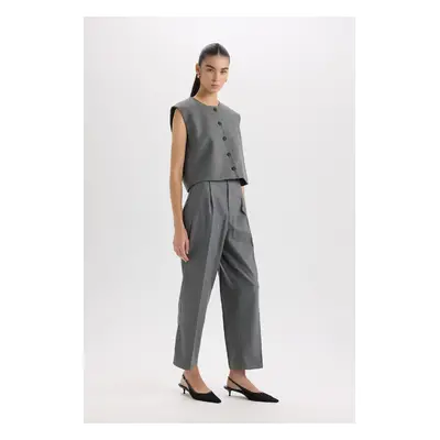 DEFACTO Carrot Fit High Waist Pocket Darted Short Wide Leg Trousers