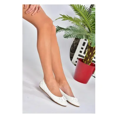 Fox Shoes P250005209 Women's White Quilted Buckle Daily Women's Flats