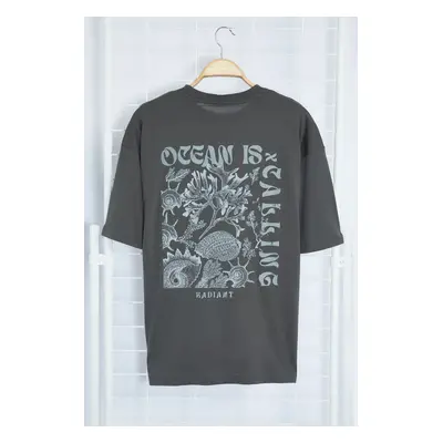 Trendyol Anthracite Oversize/Wide Cut 100% Cotton T-shirt with Raised Text Printed on the Back