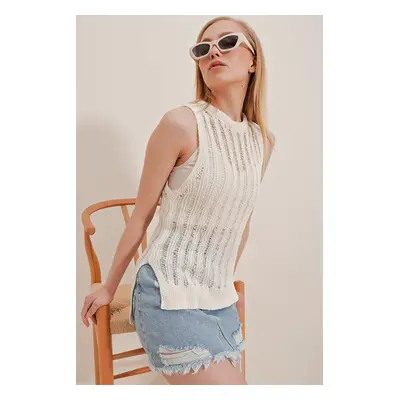 Trend Alaçatı Stili Women Ecru Crew Neck Hole Openwork Sleeveless Knitwear Blouse