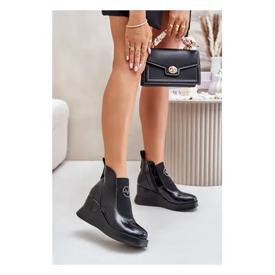 Patent leather ankle boots with wedge insulation Vinceza black