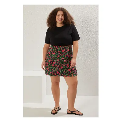 Trendyol Curve Black Floral Woven Plus Size Shorts Skirt