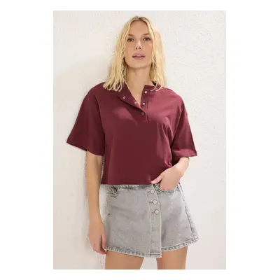 Trendyol Claret Red Relaxed/Comfortable Pattern Crop Three Quarter Sleeve Snap Knitted T-Shirt