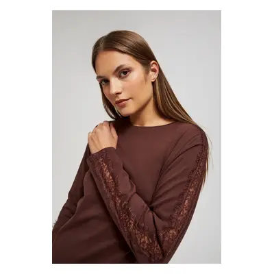 Blouse with lace on the sleeves