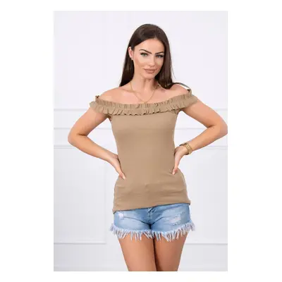 Shoulderless blouse with camel ruffles