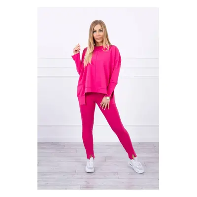 Complete with an oversized blouse in fuchsia color