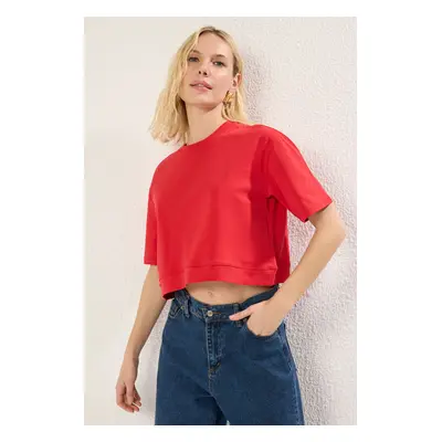 Trendyol Red 100% Cotton Relaxed/Comfortable Crop Crew Neck Knitted T-Shirt