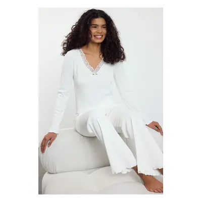 Trendyol Ecru Rose Accessory Lace Ribbed Knitted Pajama Set