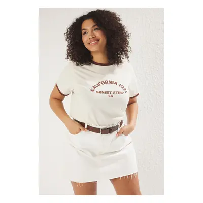 Trendyol Curve Beige Crew Neck Printed Knit Plus Size T-Shirt