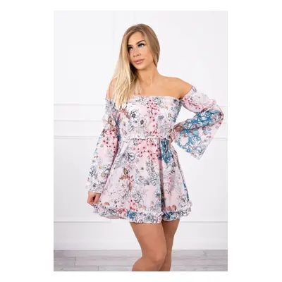 Floral dress on the shoulders powder pink